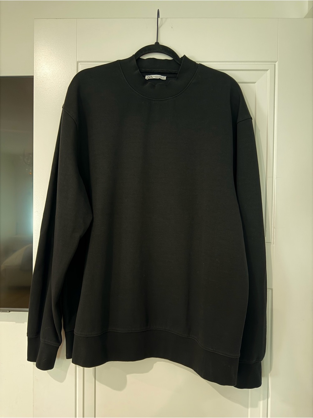 Zara Men's Black Crewneck Sweatshirt
